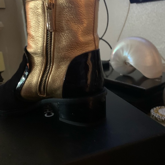 Size 7 Channel boots - Picture 6 of 12